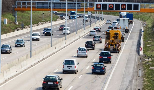 Este es el país europeo que aumentará el límite de velocidad a 150 km/h