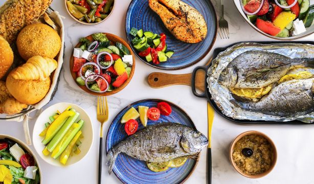 Una experta revela la dieta ideal para reducir los síntomas de la menopausia