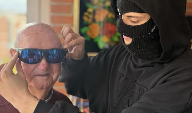VÍDEO: Un hombre de 82 años ve en colores por primera vez: su reacción es única