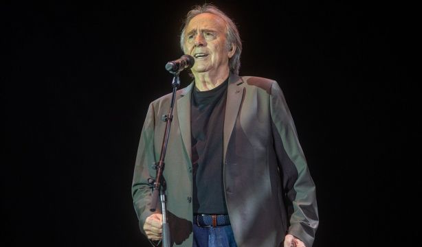 Serrat: "Me he retirado de subir a los escenarios, no de cantar ni de estar vivo"