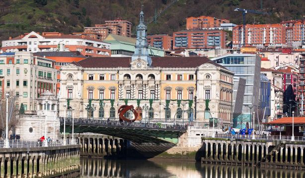 ¿Cuáles son los edificios más antiguos de Bilbao?
