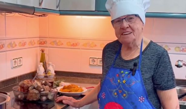 Yaya Julia, la abuela que ha conquistado las redes con sus recetas y trucos de cocina (Instagram)