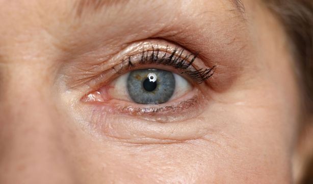 Descubre las hormonas que podrían frenar las arrugas y las canas