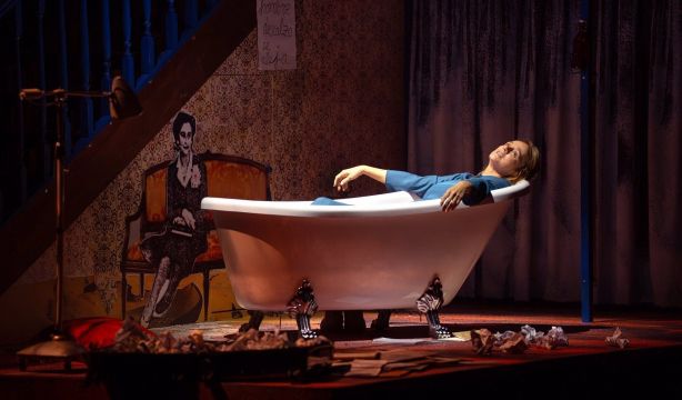 Descubre el mágico mundo de 'El cuarto de atrás' en el Teatro de la Abadía con Emma Suárez