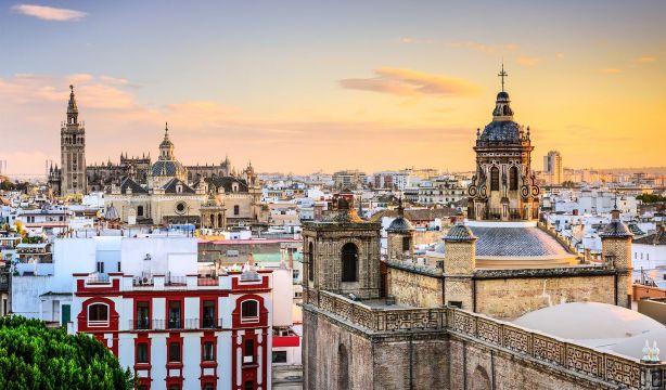 ¿Cuáles son los edificios más antiguos de Sevilla? (Bigstock)