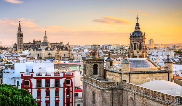 Los 10 destinos más asequibles de España y Europa para el puente de mayo