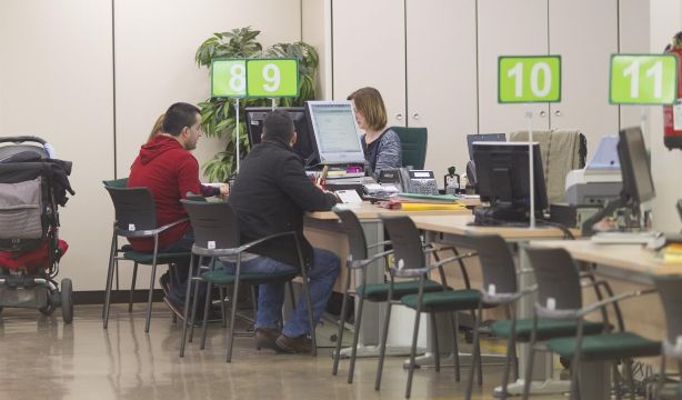 Seis de cada diez empleados públicos tiene 50 años o más (Europa Press)