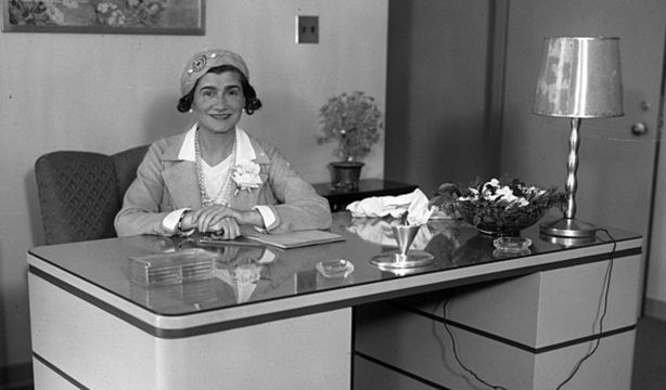 Wendy Guerra presenta 'La costurera de Chanel': la moda como resistencia y narrativa histórica. Wikipedia Commons