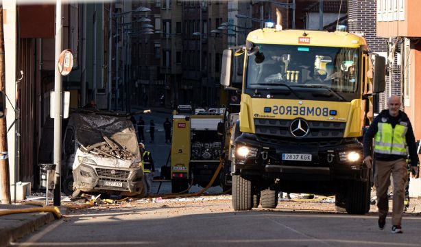 Gran explosión de gas en un edificio de Mieres (Asturias) con 18 heridos: "Creí que me moría"