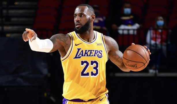 LeBron James desafía a la historia con 40 años al superar los 50.000 puntos en la NBA