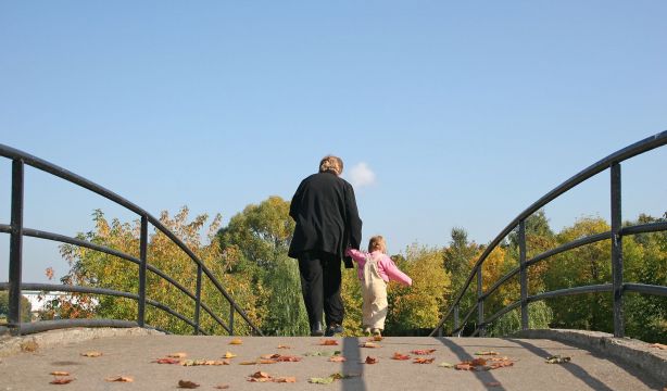 Las mujeres mayores rurales critican la falta de servicios de conciliación: "Somos abuelas canguro"