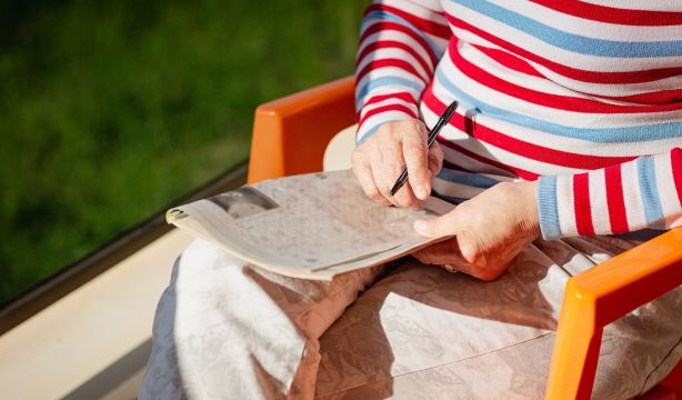 Las mujeres vivirán más tiempo jubiladas, pero con menos recursos que los hombres, según Santalucía
