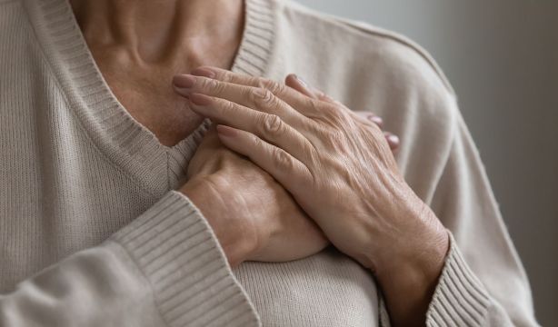 Brecha de género en salud cardíaca: las mujeres siguen recibiendo menos tratamiento