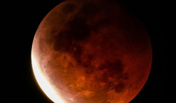 Eclipse lunar del 13 y 14 de marzo de 2025: cómo y cúando ver la luna roja