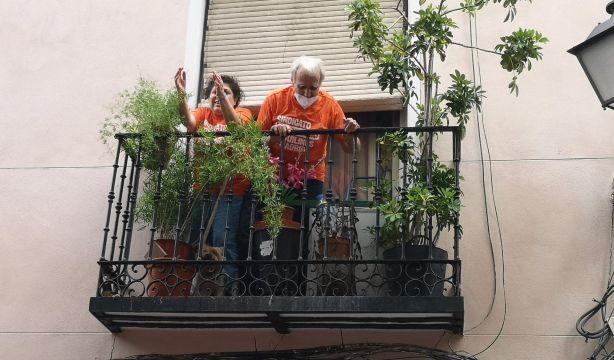 Expertos plantean eliminar ayudas como el bono social del que se benefician unos 80.000 pensionistas