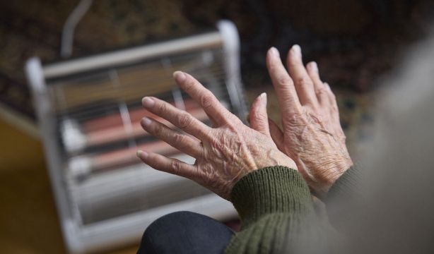 Sobrevivir con una pensión de 565 euros: la realidad de casi medio millón de personas