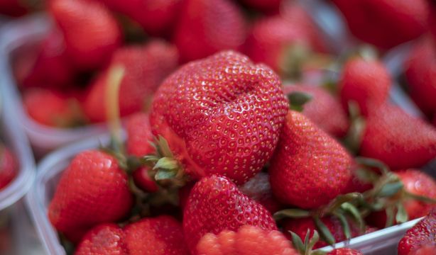 El truco japonés para elegir las fresas más dulces del supermercado