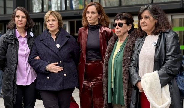 Mónica García se compromete a integrar las residencias en el Sistema Nacional de Salud