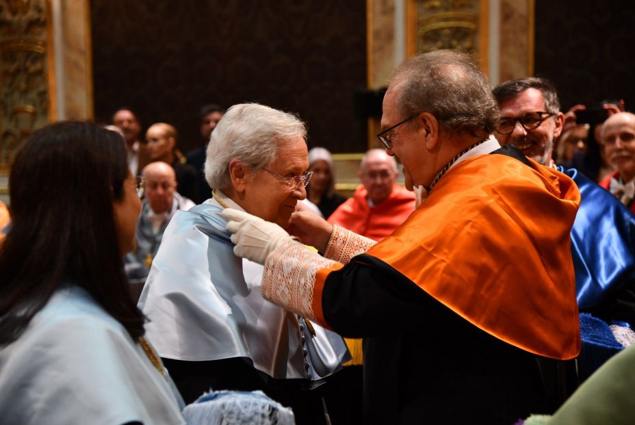 Fernando Ónega, investido Académico de Honor de la Real Academia Europea de Doctores Fernando Ónega, investido Académico de Honor de la Real Academia Europea de Doctores