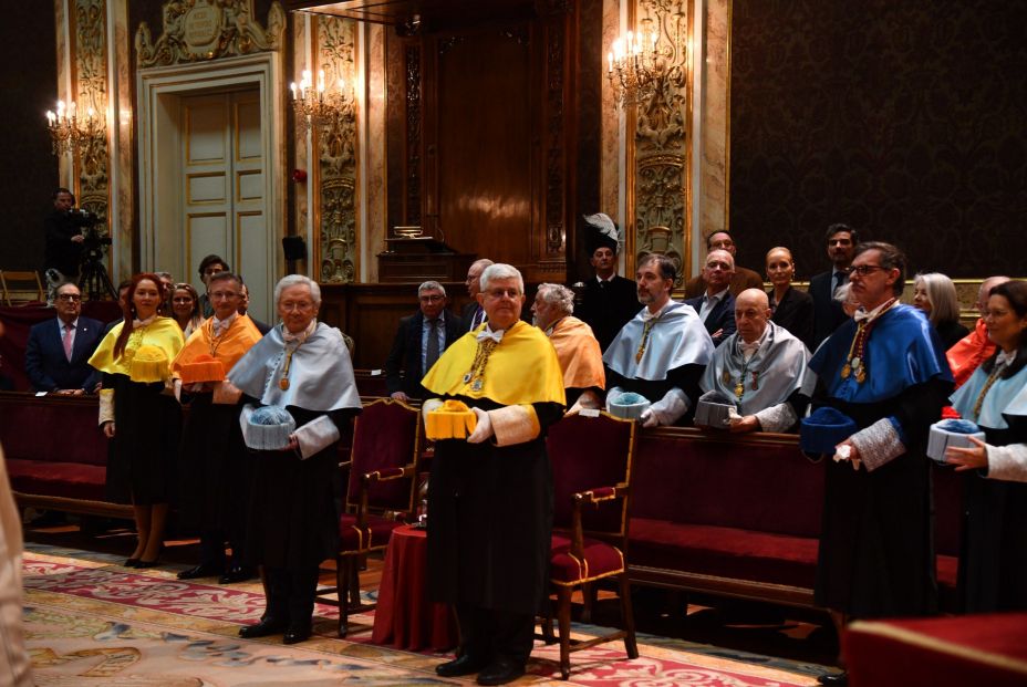 Investidura de Fernando Ónega como Académico Honorario de la RAED Investidura de Fernando Ónega como Académico Honorario de la RAED
