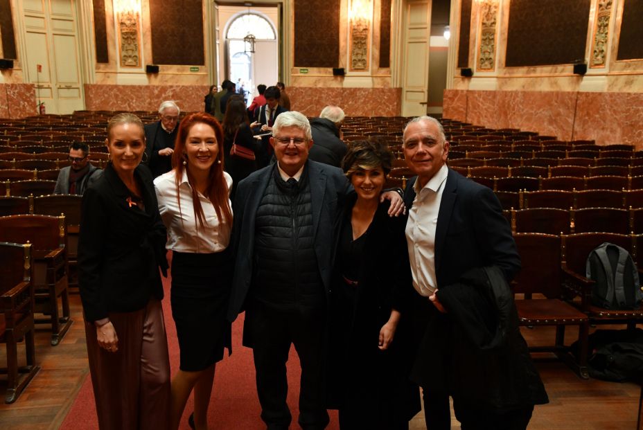 Investidura de Fernando Ónega como Académico Honorario de la RAED