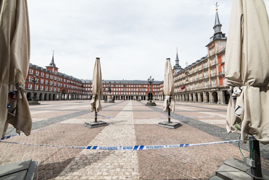 EuropaPress 3054036 terraza cerrada local plaza mayor capital cintas policiales impiden paso EuropaPress 3054036 terraza cerrada local plaza mayor capital cintas policiales impiden paso