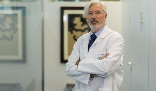 La lista de los 50 doctores mejor valorados en España por el colectivo médico