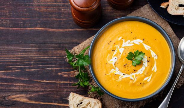 El truco del chef José Andrés para que las sopas y cremas tengan más sabor