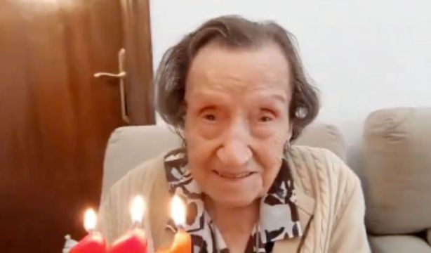Angelina Torres, la persona más longeva de España, cumple 112 años: el secreto de su longevidad (@CreuRojaCAT)