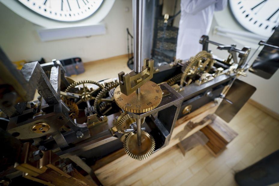 El reloj de la Puerta del Sol de Madrid se para: se someterá a su primera limpieza en 30 años