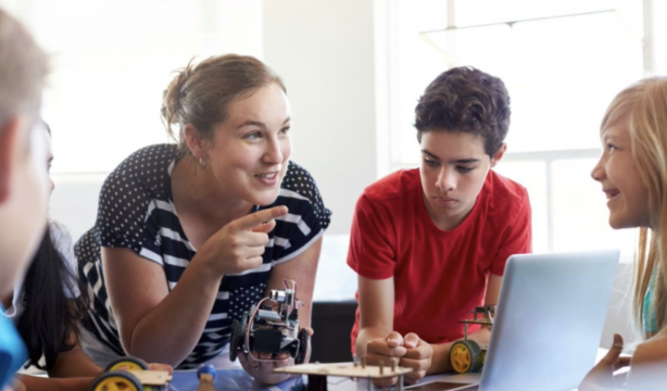 IA se consolida como motor de cambio en la educación en el Día Internacional del Aprendizaje Digital