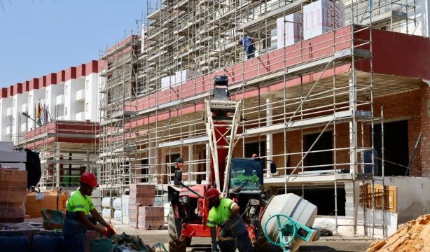 "España necesita construir 68 nuevas residencias de mayores al año"