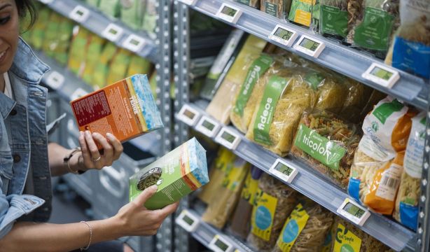 El 70% de los españoles no lee las etiquetas de los alimentos de forma habitual