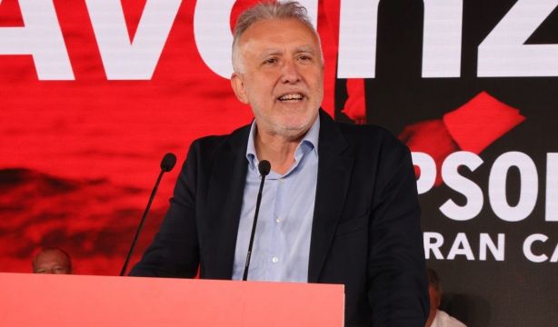 El ministro Ángel Víctor Torres anuncia que padece cáncer y será operado en abril