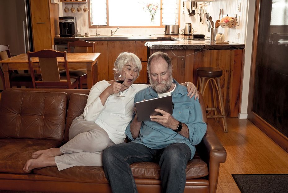 Un estudio revela que ver series en maratón perjudica la memoria y la atención