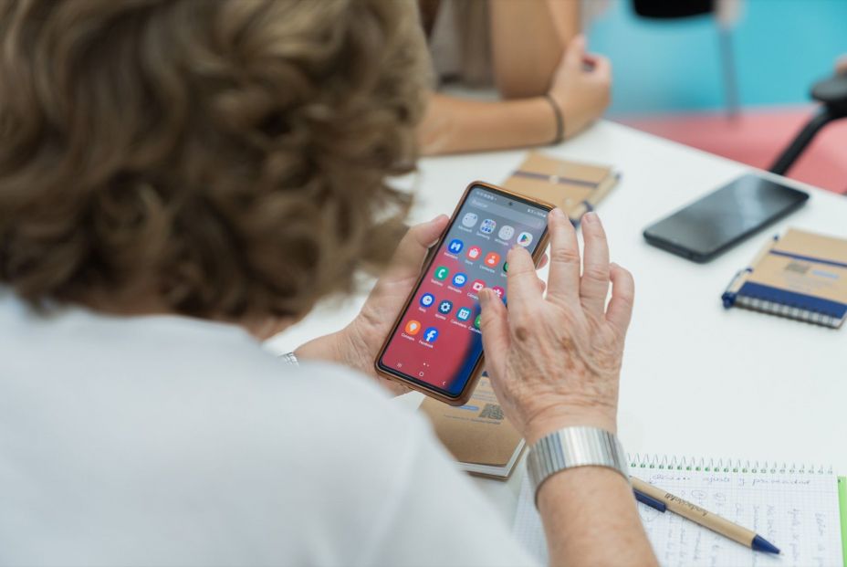 Estos son los trucos para que la batería de tu móvil y los datos duren más