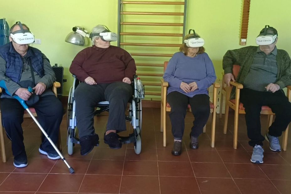 Mayores de residencias afectadas por la DANA visitan virtualmente el yacimiento de Atapuerca Mayores de residencias afectadas por la DANA visitan virtualmente el yacimiento de Atapuerca