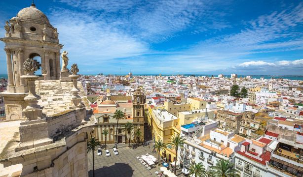 ¿Cuáles son los edificios más antiguos de la provincia de Cádiz?