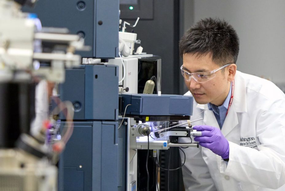 El investigador Kanta Horie,