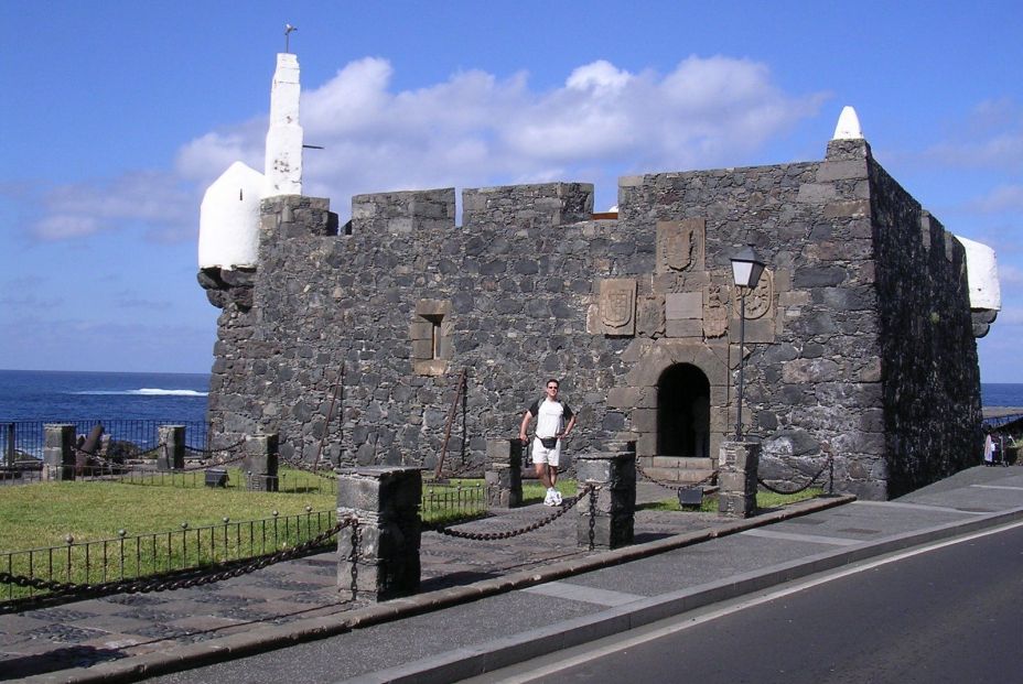 ¿Cuáles son los edificios más antiguos de Santa Cruz de Tenerife? (Wikipedia)