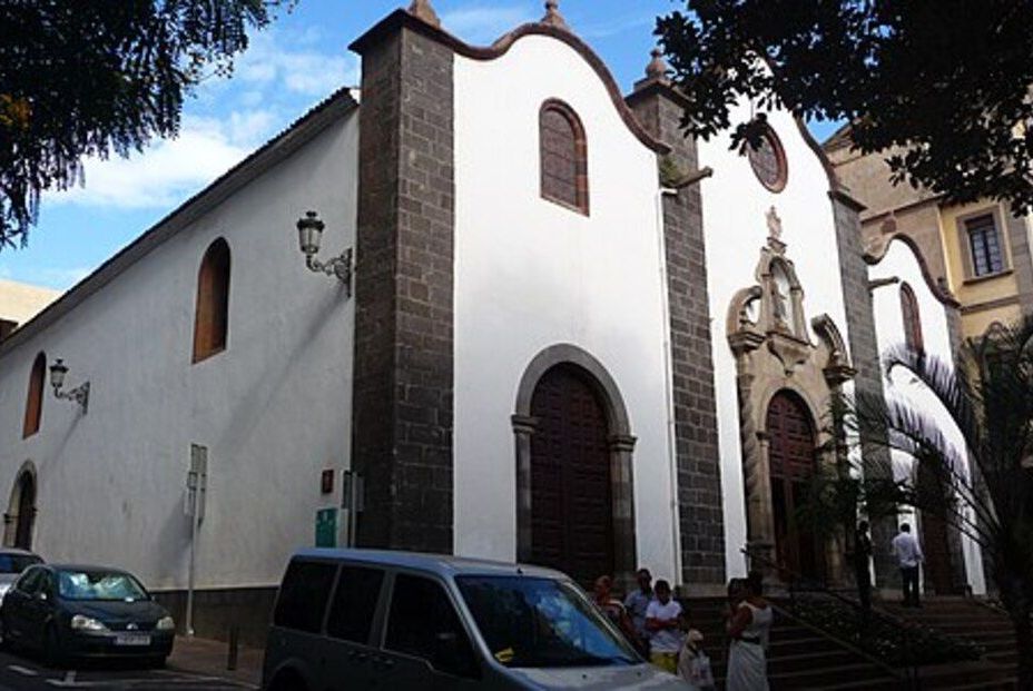 ¿Cuáles son los edificios más antiguos de Santa Cruz de Tenerife? (Wikipedia)