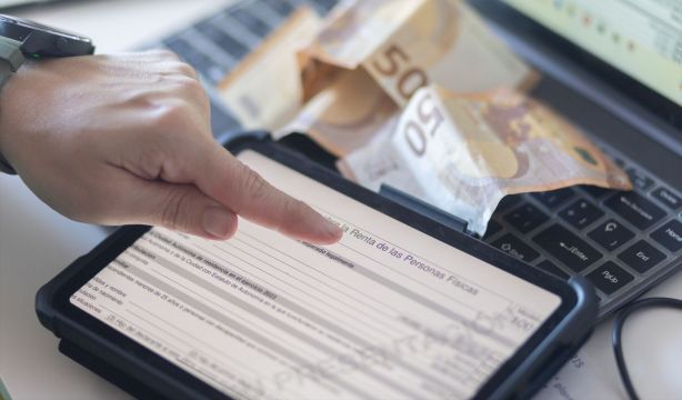 Una economista revela por qué no debes presentar la declaración de la renta en los primeros días