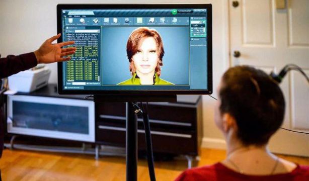 Ann, utilizando el sistema.