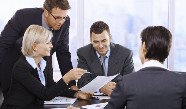 La Comunidad de Madrid anuncia un plan para fomentar el empleo de personas mayores de 45 años