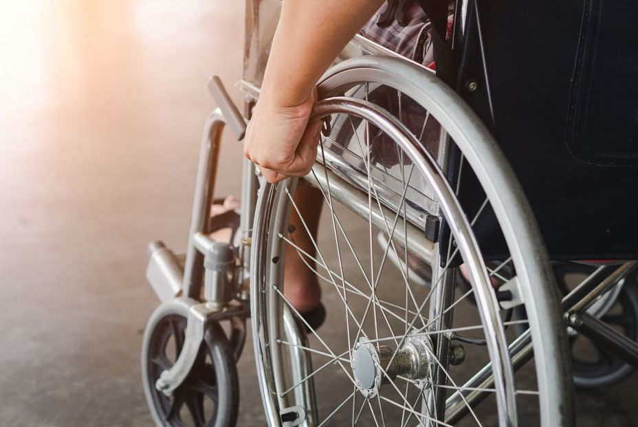 bigstock mujer silla ruedas