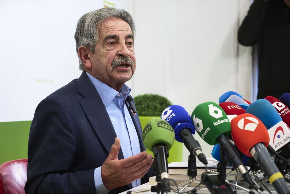 Revilla ve "mezquino" que el rey emérito le demande: "¿Por qué no contra Bárbara Rey o Corinna?"