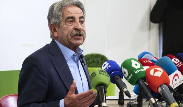 Revilla ve "mezquino" que el rey emérito le demande: "¿Por qué no contra Bárbara Rey o Corinna?"