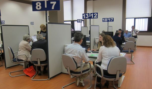 RRenta 2024-2025: Hacienda amplía la asistencia a personas mayores para hacer la declaración. Foto: EuropaPress