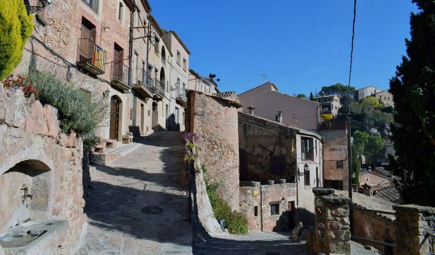 El pueblo medieval cerca de Barcelona que recomienda visitar la Organización Mundial del Turismo