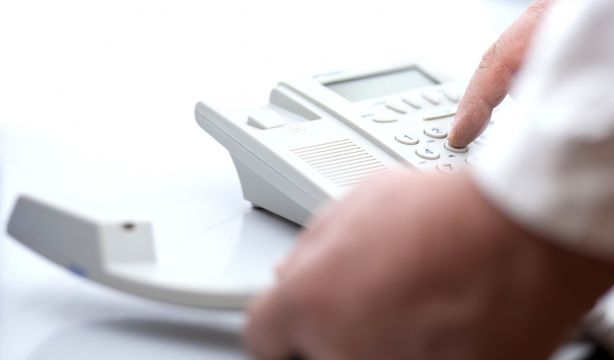 Hacienda habilita un teléfono para dudas y asistencia a jubilados mutualistas por su IRPF. Foto: bigstock